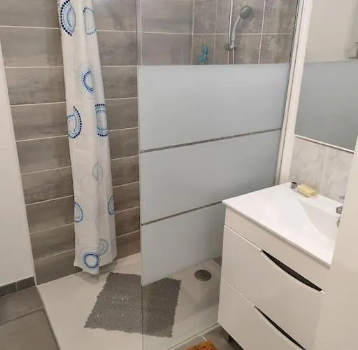 Maison Moderne à Idéale Pour Un Au Calme *